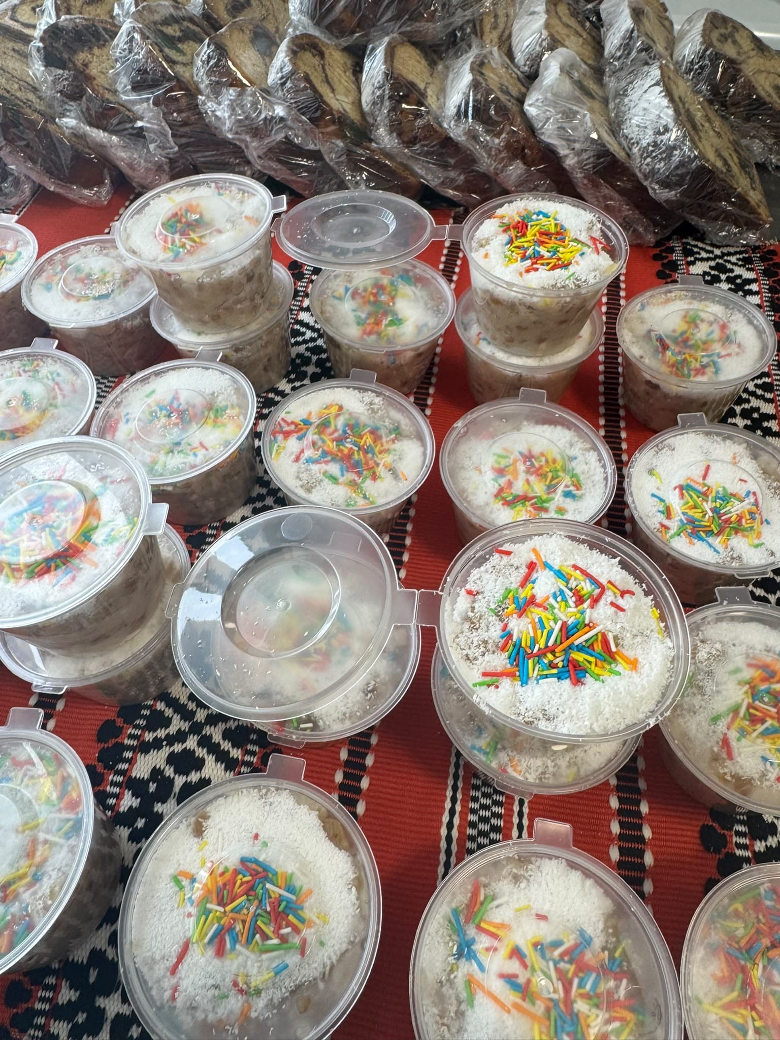 Individual containers of colivă on a traditional cloth
